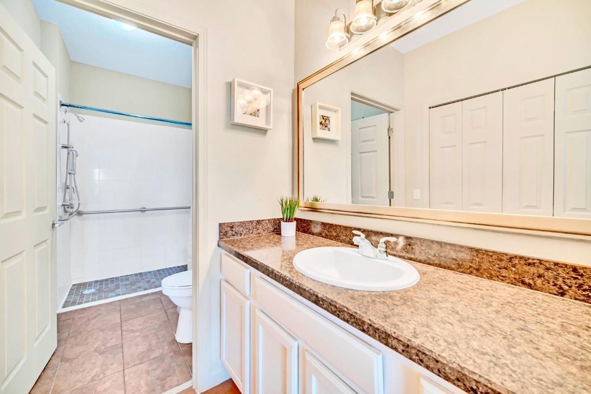 Bright Condo - 2Br With Pool & Hot Tub, Near Disney! オーランド エクステリア 写真