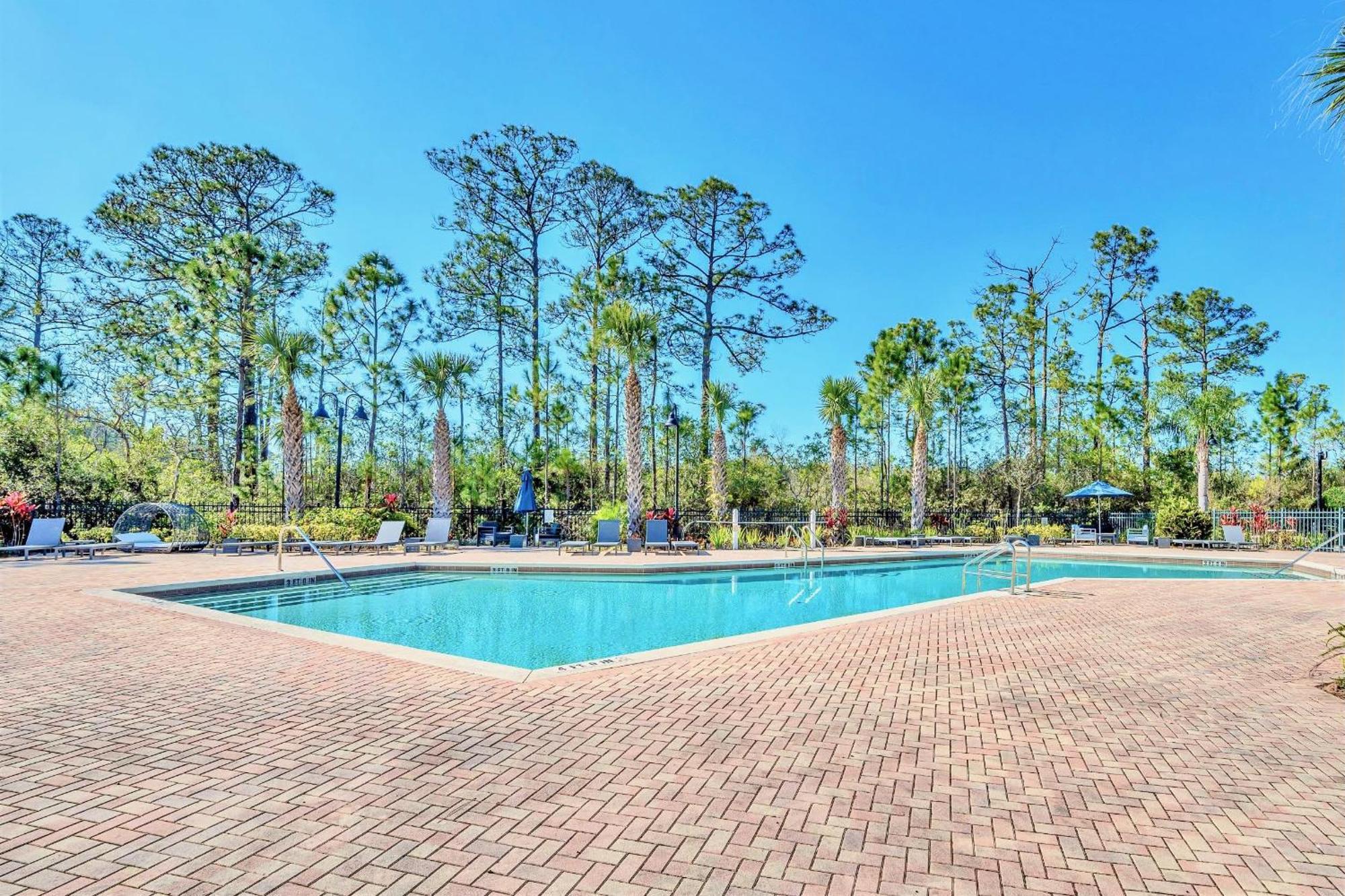 Bright Condo - 2Br With Pool & Hot Tub, Near Disney! オーランド エクステリア 写真